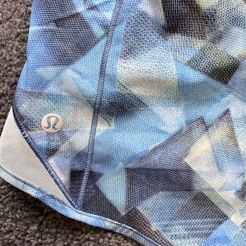 Lululemon Hotty hot shorts, size 12 Tall - Picture 4 of 5